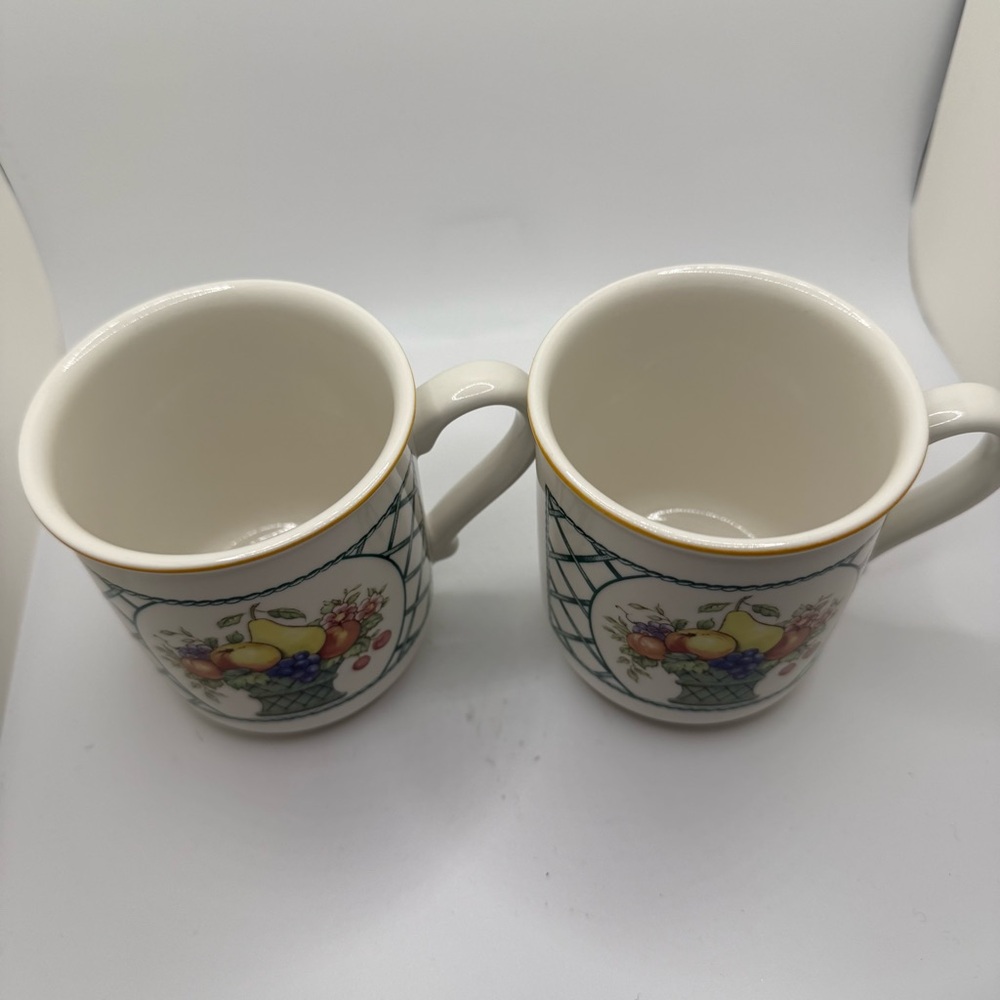 VTG Fruit Basket Design Ceramic Mugs - Set of 2 - Picture 4 of 5